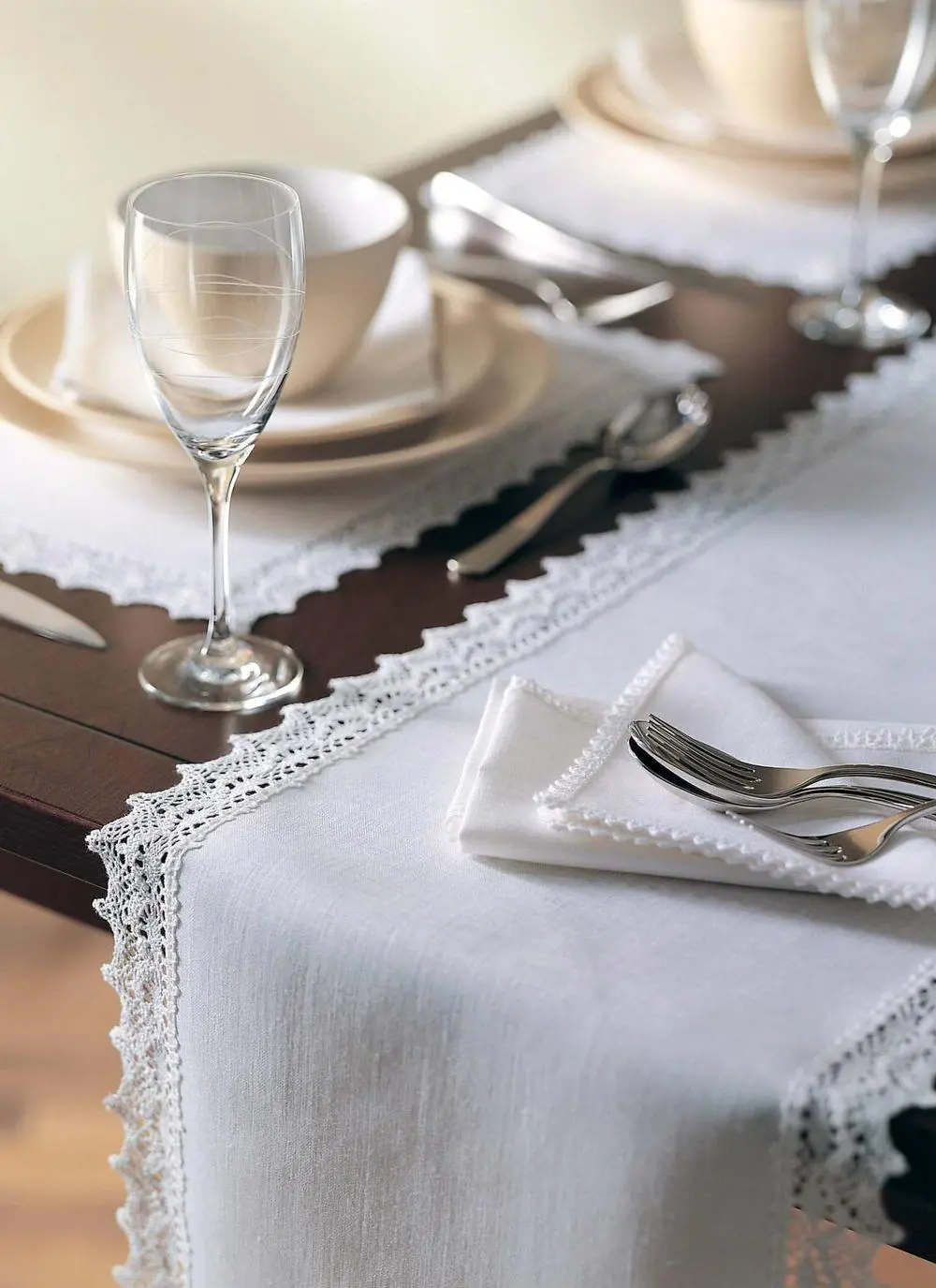 Classic Linen Table Runner